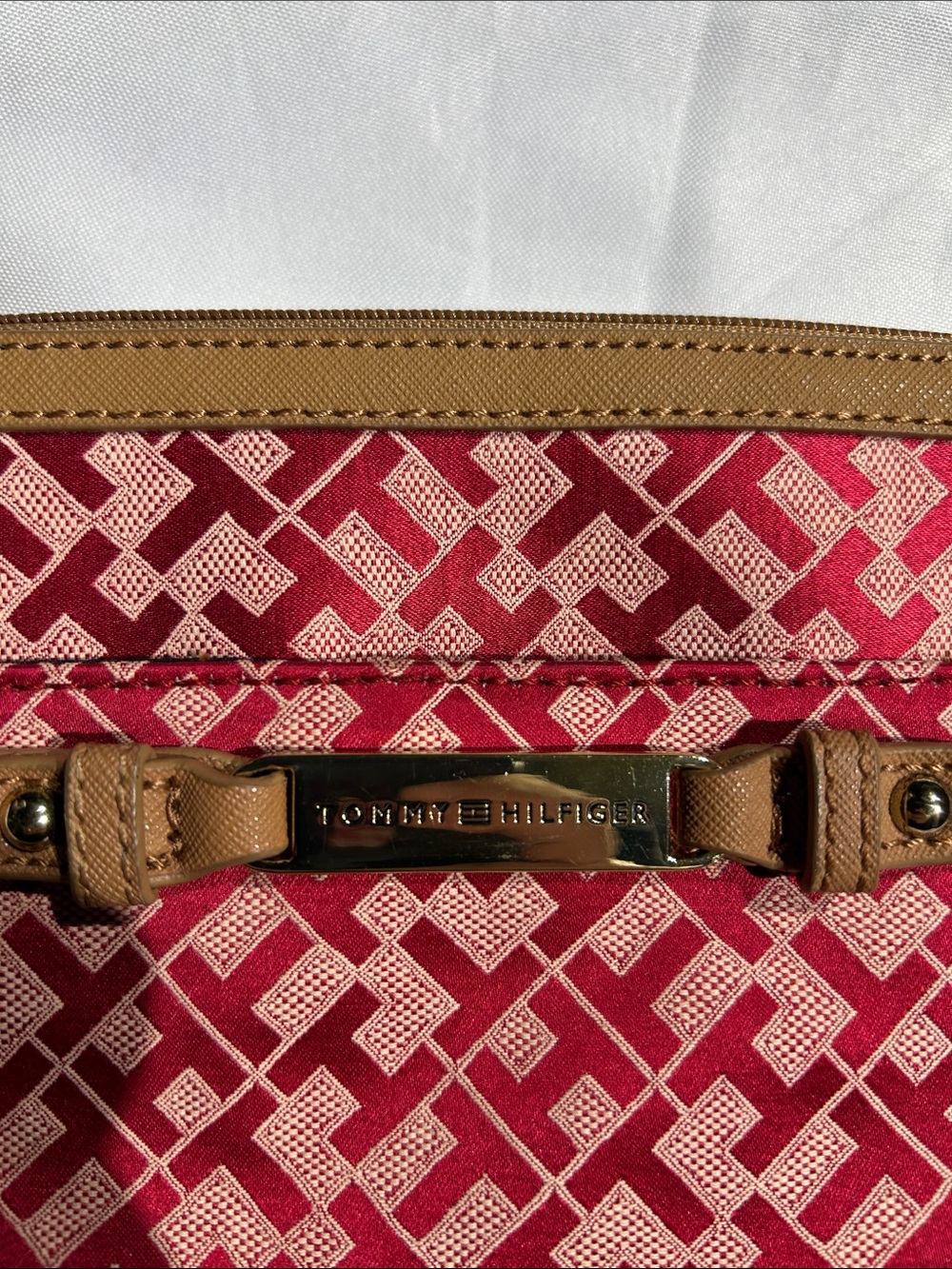 Tommy Hilfiger Red Patterned Crossbody with Tan Accents No Callouts - Picture 3 of 8